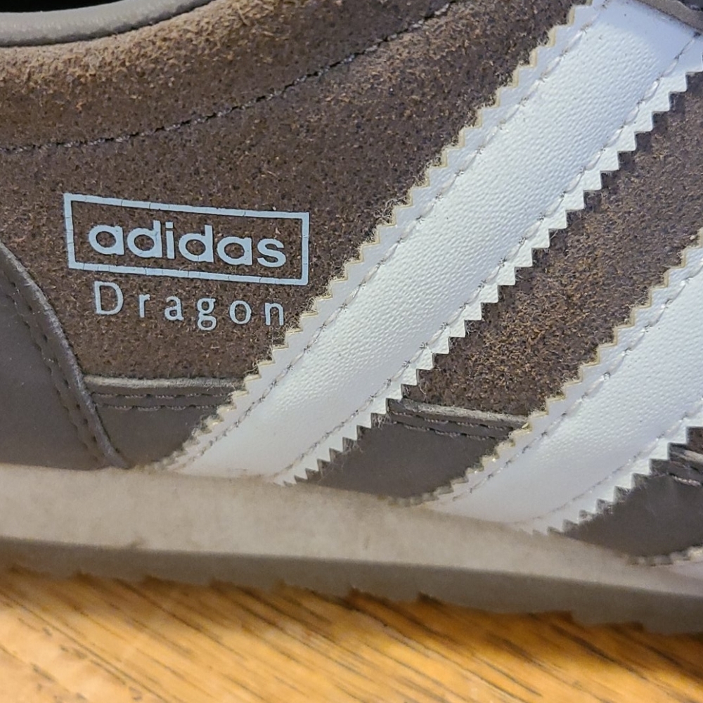 Women's size 7 sneakers - Picture 4 of 4